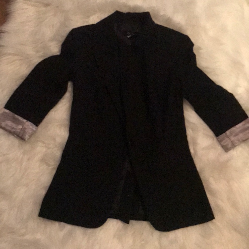 Fitted, sleek blazer